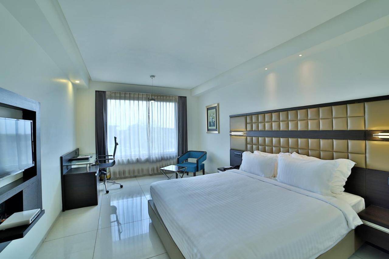Hotel G Express Formerly Known As Tgb Express Ahmedabad Exterior foto