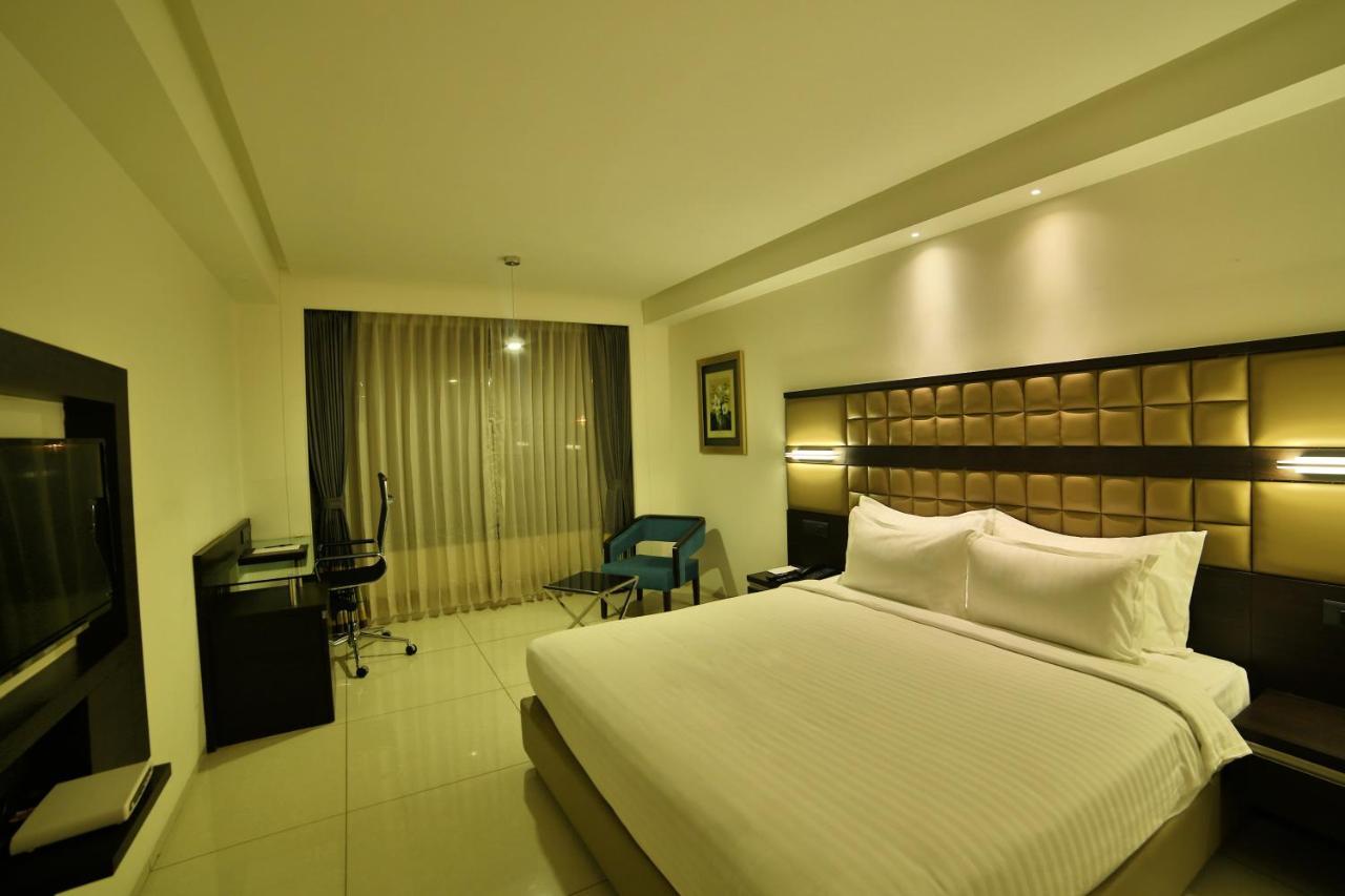 Hotel G Express Formerly Known As Tgb Express Ahmedabad Exterior foto