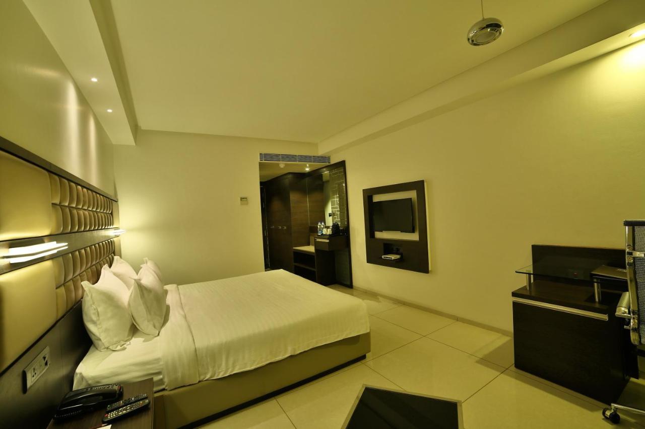 Hotel G Express Formerly Known As Tgb Express Ahmedabad Exterior foto