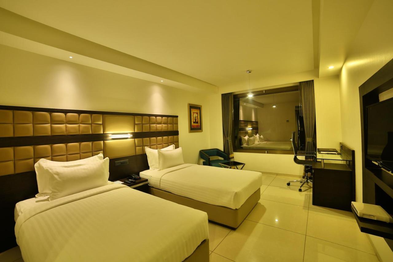 Hotel G Express Formerly Known As Tgb Express Ahmedabad Exterior foto