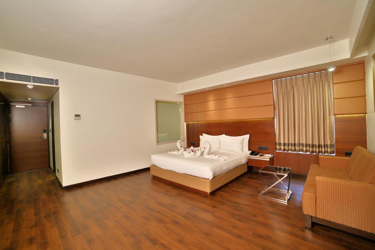 Hotel G Express Formerly Known As Tgb Express Ahmedabad Exterior foto