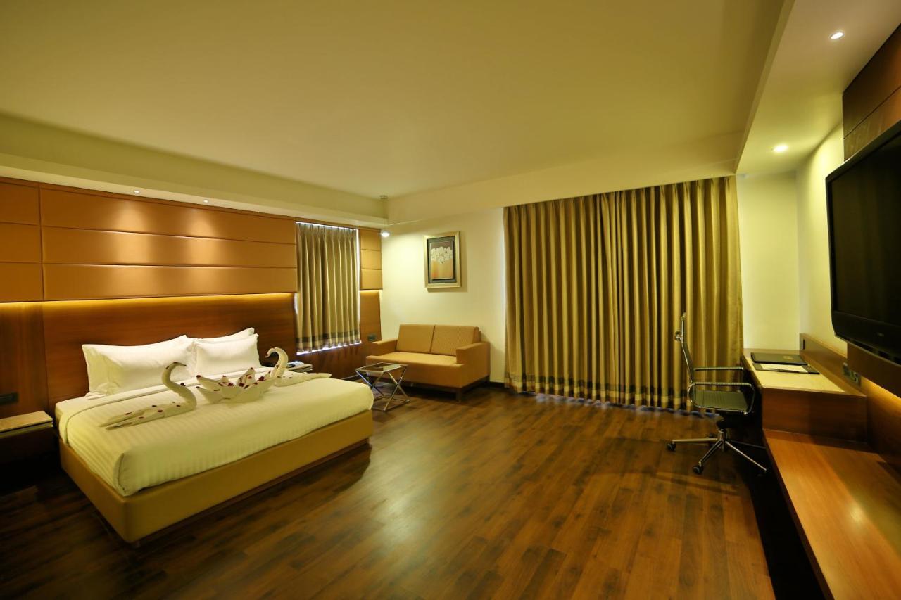 Hotel G Express Formerly Known As Tgb Express Ahmedabad Exterior foto