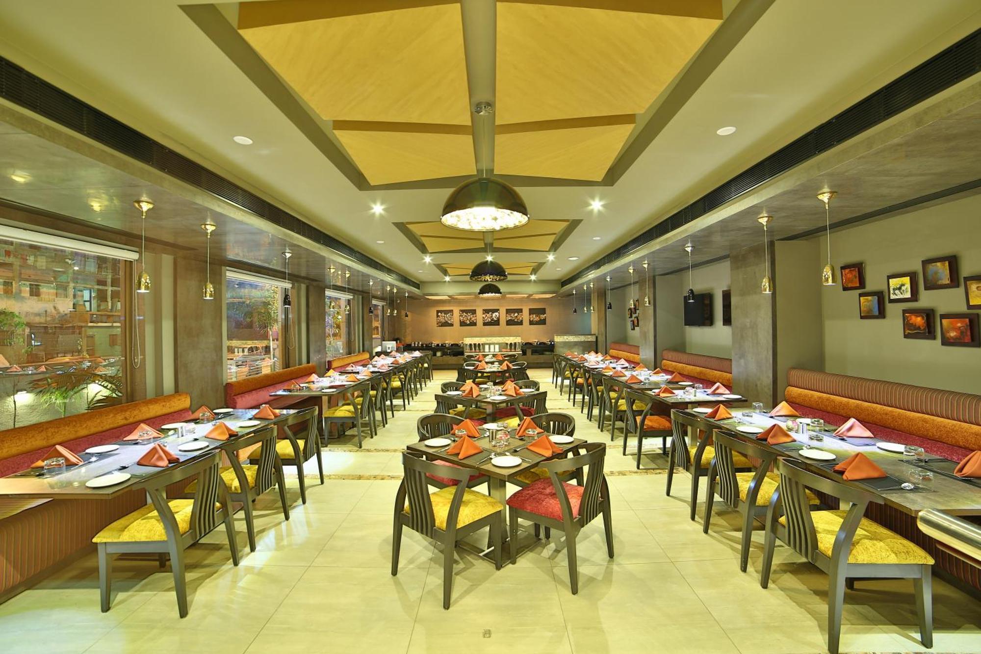 Hotel G Express Formerly Known As Tgb Express Ahmedabad Exterior foto